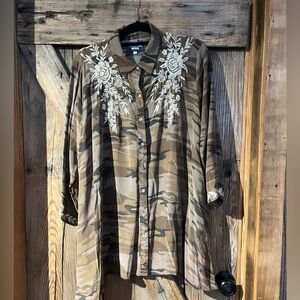 Super cute camo embroidered Johnny was top